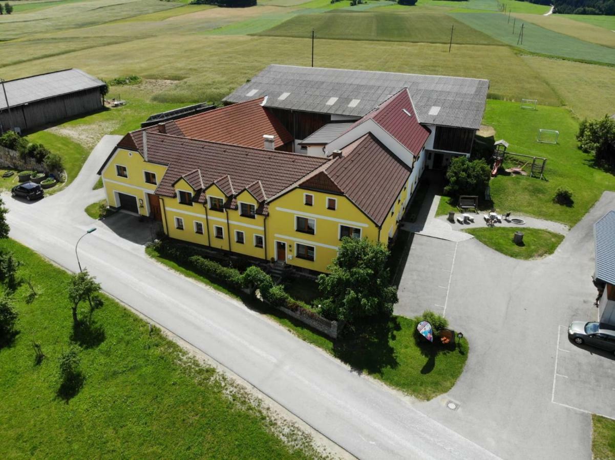 Kindererlebnis- und Biobauernhof Hipp-Bruckner Wornharts Exterior foto